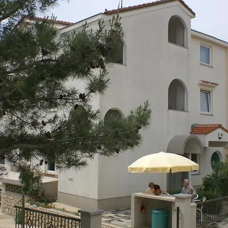 Apartment 4098a *