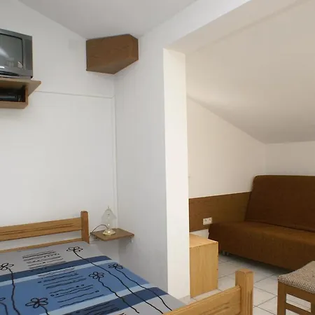 4098a Apartment Mandre
